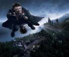 Harry Potter onun sihirli süpürge ile uçan
